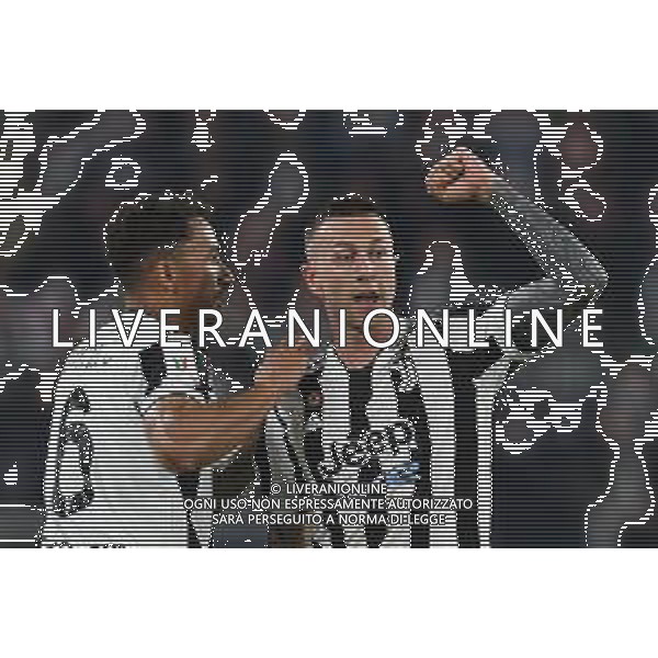 Torino 10.02.2022 Stadio Allianz Stadium ©Alessandro Falzone/Agenzia Aldo Liverani Juventus vs Fiorentina Semifinale di Coppa Italia Frecciarossa 2021/2022 Nella foto : Esultanza gol di Federico Berbardeschi con Danilo ©Falzone/AGENZIA ALDO LIVERANI SAS