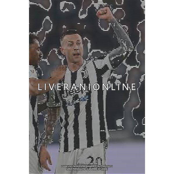 Torino 10.02.2022 Stadio Allianz Stadium ©Alessandro Falzone/Agenzia Aldo Liverani Juventus vs Fiorentina Semifinale di Coppa Italia Frecciarossa 2021/2022 Nella foto : Esultanza gol di Federico Berbardeschi con Danilo ©Falzone/AGENZIA ALDO LIVERANI SAS