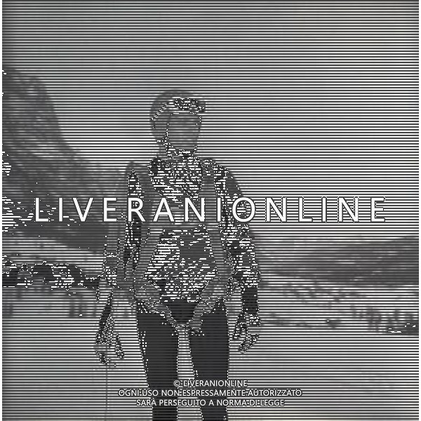 RETROSPETTIVA GIULIANO GEMMA ATTORE NELLA FOTO GIULIANO GEMMA A CORTINA D\'AMPEZZO ANNO 1969 AG ALDO LIVERANI SAS  