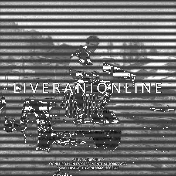 RETROSPETTIVA GIULIANO GEMMA ATTORE NELLA FOTO GIULIANO GEMMA A CORTINA D\'AMPEZZO ANNO 1969 AG ALDO LIVERANI SAS  