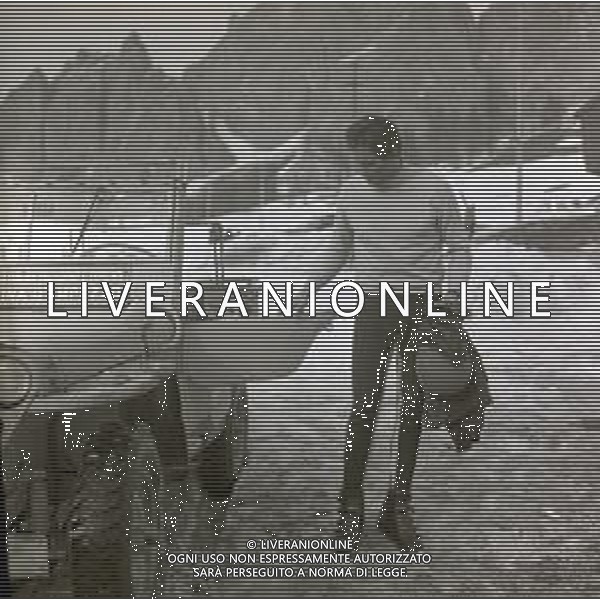 RETROSPETTIVA GIULIANO GEMMA ATTORE NELLA FOTO GIULIANO GEMMA A CORTINA D\'AMPEZZO ANNO 1969 AG ALDO LIVERANI SAS  