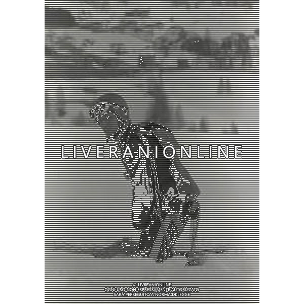 RETROSPETTIVA GIULIANO GEMMA ATTORE NELLA FOTO GIULIANO GEMMA A CORTINA D\'AMPEZZO ANNO 1969 AG ALDO LIVERANI SAS  