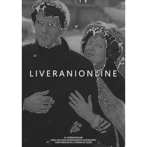 RETROSPETTIVA GIULIANO GEMMA ATTORE NELLA FOTO GIULIANO GEMMA A ROMA CON LA MOGLIE NATALIA ROBERTI NELL\'ANNO 1969 AG ALDO LIVERANI SAS 