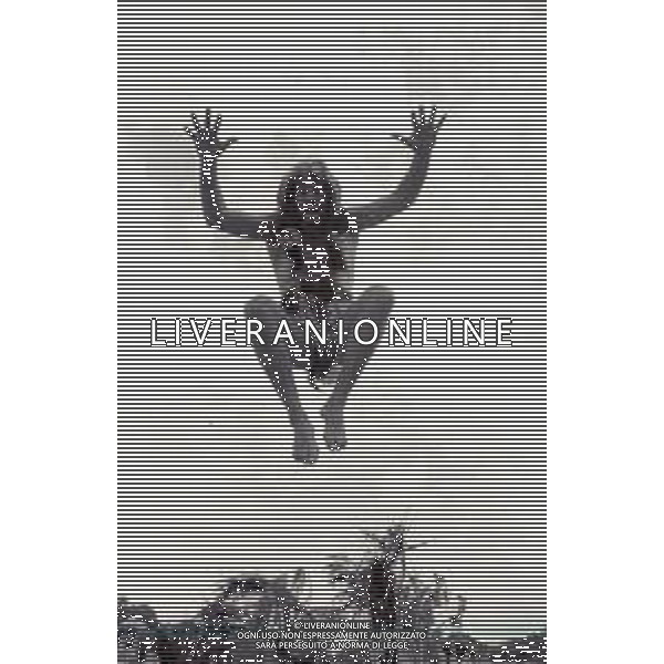 RETROSPETTIVA GIULIANO GEMMA ATTORE NELLA FOTO GIULIANO GEMMA SUL SET DEL FILM“ QUANDO LE DONNE AVEVANO LA CODA“NELL\'ANNO 1970 AG ALDO LIVERANI SAS 