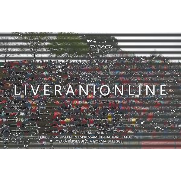 IMOLA 22 04 2021 AUTODROMO ENZO E DINO FERRARI GRAN PREMIO FORMULA 1 ROLEX MADE IN ITALY E DELL\'EMILIA ROMAGNA NELLA FOTO PUBBLICO - TIFOSI SUGLI SPALTI CON BANDIERE FERRARI ©SANNA/AGENZIA ALDO LIVERANI SAS