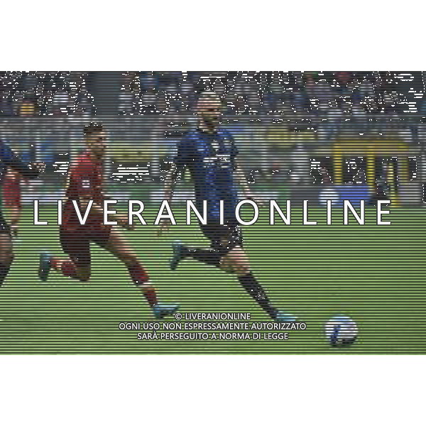 Marcelo Brozovic (Inter) e sulla SX Stephan El Shaarawy (Roma) Inter vs Roma Campionato Serie A TIM - 34a giornata Milano 23-04-2022 Stadio Giuseppe Meazza - San Siro foto Roberto Garavaglia/ag. Aldo Liverani sas/AG ALDO LIVERANI SAS