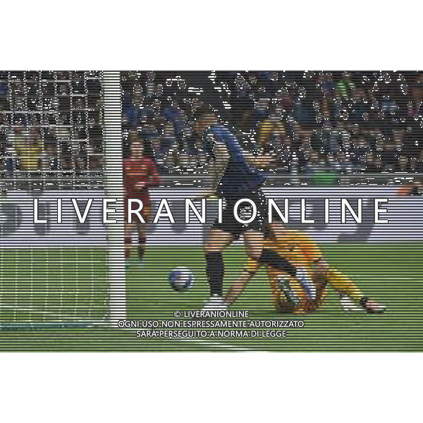 Joaquin Correa (Inter) vicino al gol del 4 a 0 Inter vs Roma Campionato Serie A TIM - 34a giornata Milano 23-04-2022 Stadio Giuseppe Meazza - San Siro foto Roberto Garavaglia/ag. Aldo Liverani sas/AG ALDO LIVERANI SAS