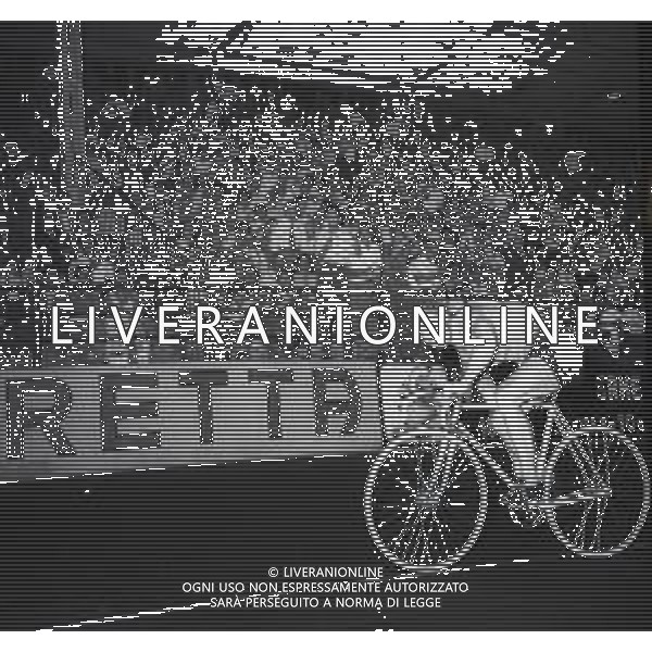RETROSPETTIVA ANTONIO MASPES CICLISTA NELLA FOTO ANTONIO MASPES AL VIGORELI AMILANO DIVENTA CAMPIONE DEL MONDO DI CICLISMO NELL\'ANNO 1958 AG ALDO LIVERANI SAS