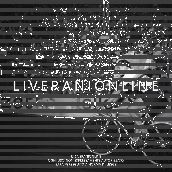 RETROSPETTIVA ANTONIO MASPES CICLISTA NELLA FOTO ANTONIO MASPES AL VIGORELI AMILANO DIVENTA CAMPIONE DEL MONDO DI CICLISMO NELL\'ANNO 1958 AG ALDO LIVERANI SAS