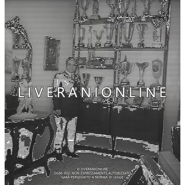 RETROSPETTIVA ANTONIO MASPES CICLISTA NELLA FOTO ANTONIO MASPES NELL\'ANNO 1970 IN FAMIGLIA E AL LAVORO AG ALDO LIVERANI SAS