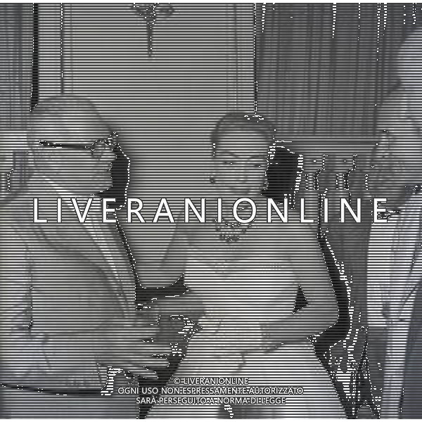 RETROSPETTIVA JOAN CRAWFORD ATTRICE NELLA FOTO JOAN CRAWFORD A ROMA NELL\'ANNO 1952 CON IL MARITO ALFRED NU STEEL AG ALDO LIVERANI SAS