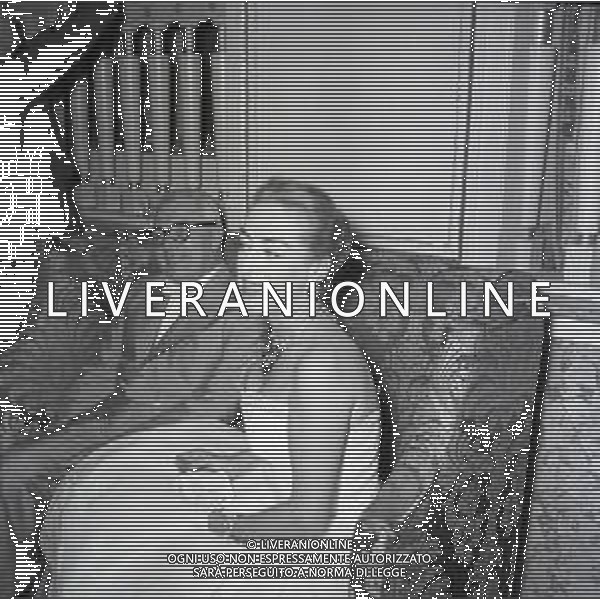 RETROSPETTIVA JOAN CRAWFORD ATTRICE NELLA FOTO JOAN CRAWFORD A ROMA NELL\'ANNO 1952 CON IL MARITO ALFRED NU STEEL AG ALDO LIVERANI SAS