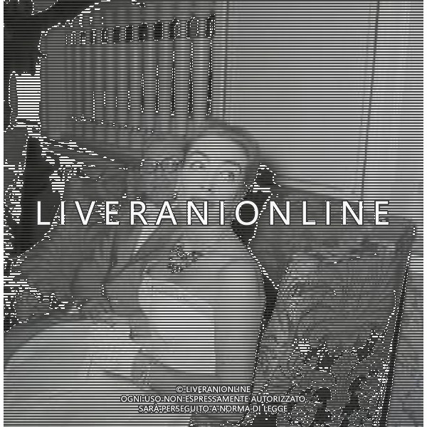 RETROSPETTIVA JOAN CRAWFORD ATTRICE NELLA FOTO JOAN CRAWFORD A ROMA NELL\'ANNO 1952 CON IL MARITO ALFRED NU STEEL AG ALDO LIVERANI SAS