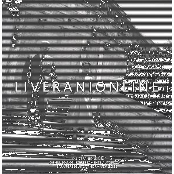 RETROSPETTIVA JOAN CRAWFORD ATTRICE NELLA FOTO JOAN CRAWFORD A ROMA NELL\'ANNO 1952 CON IL MARITO ALFRED NU STEELE AG ALDO LIVERANI SAS