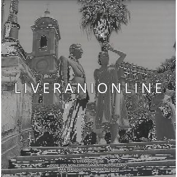 RETROSPETTIVA JOAN CRAWFORD ATTRICE NELLA FOTO JOAN CRAWFORD A ROMA NELL\'ANNO 1952 CON IL MARITO ALFRED NU STEELE AG ALDO LIVERANI SAS