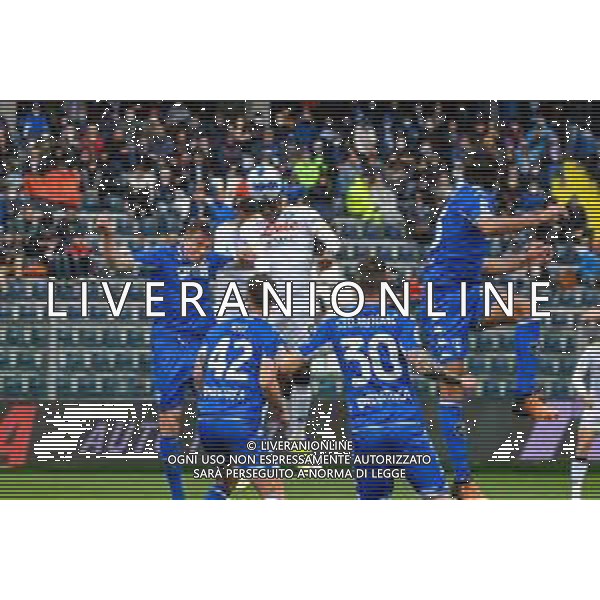 Fabio Fagiolini/LMedia - Empoli FC vs SSC Napoli - italian soccer Serie A match 2021/2022 April 24 2022 - Carlo Castellani stadium Empoli, Italy Empoli FC vs SSC Napoli Photo showing: header of Victor Osimhen (Napoli) against Szymon Zurkowski (Empoli) @Fabio Fagiolini/LiveMedia AG ALDO LIVERANI SAS