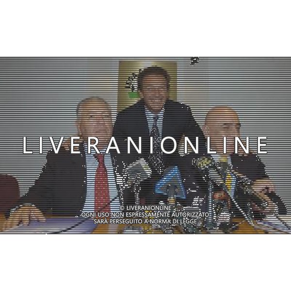 MILANO 14-10-05 VIA ROSELLINI 4 ASSEMBLEA STRAORDINARIA SERIE B E ASSEMBLEA GENERALE STRAORDINARIA LEGA CALCIO NELLA FOTO: MATARRESE - CELLINO - GALLIANI PH: CAPRA/LIVERANI