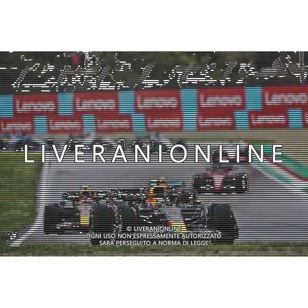 Max Verstappen (NLD) Red Bull Racing RB18 leads at the start of the race. 24.04.2022. Formula 1 World Championship, Rd 4, Emilia Romagna Grand Prix, Imola, Italy, Race Day. - www.xpbimages.com, EMail: requests@xpbimages.com © Copyright: Coates / XPB Images/ AGENZIA ALDO LIVERANI SAS - ITALY ONLY EDITORIAL USE ONLY