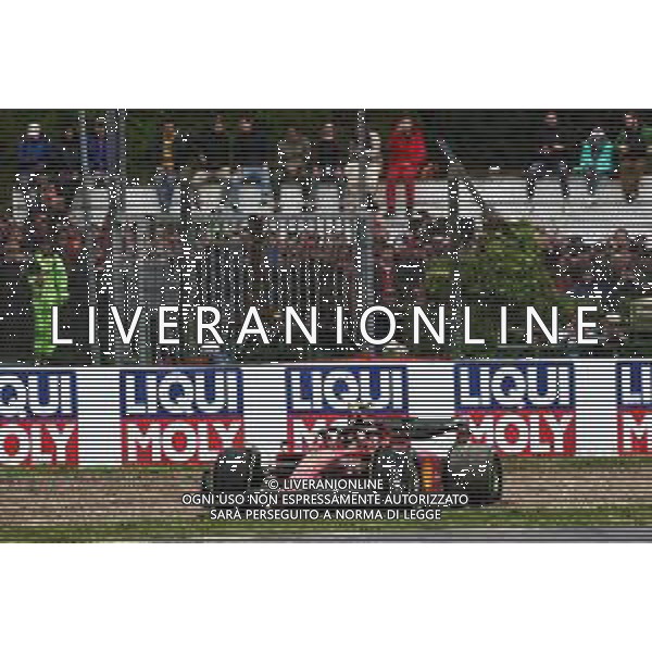 Carlos Sainz Jr (ESP) Ferrari F1-75 retired from the race at the start. 24.04.2022. Formula 1 World Championship, Rd 4, Emilia Romagna Grand Prix, Imola, Italy, Race Day. - www.xpbimages.com, EMail: requests@xpbimages.com © Copyright: Batchelor / XPB Images/ AGENZIA ALDO LIVERANI SAS - ITALY ONLY EDITORIAL USE ONLY
