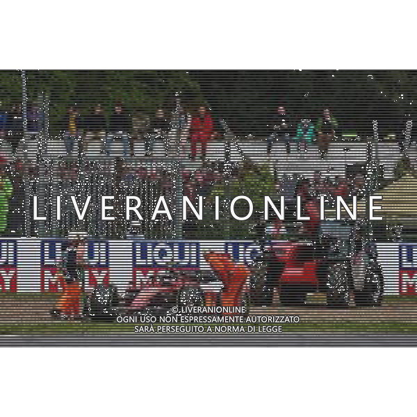 Carlos Sainz Jr (ESP) Ferrari F1-75 retired from the race at the start. 24.04.2022. Formula 1 World Championship, Rd 4, Emilia Romagna Grand Prix, Imola, Italy, Race Day. - www.xpbimages.com, EMail: requests@xpbimages.com © Copyright: Batchelor / XPB Images/ AGENZIA ALDO LIVERANI SAS - ITALY ONLY EDITORIAL USE ONLY