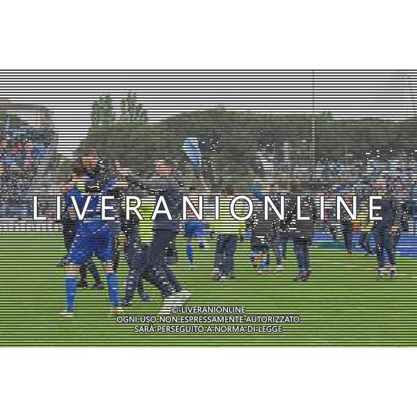 Fabio Fagiolini/LMedia - Empoli FC vs SSC Napoli - italian soccer Serie A match 2021/2022 April 24 2022 - Carlo Castellani stadium Empoli, Italy Empoli FC vs SSC Napoli Photo showing: Andrea Pinamonti (Empoli) celebrates with teammates after scoring the 3-2 goal @Fabio Fagiolini/LiveMedia ag aldo liverani sas