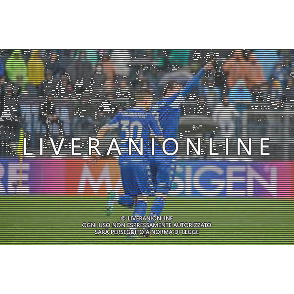 Fabio Fagiolini/LMedia - Empoli FC vs SSC Napoli - italian soccer Serie A match 2021/2022 April 24 2022 - Carlo Castellani stadium Empoli, Italy Empoli FC vs SSC Napoli Photo showing: Liam Henderson (Empoli) celebrates with teammates after scoring the 2-1 goal @Fabio Fagiolini/LiveMedia ag aldo liverani sas