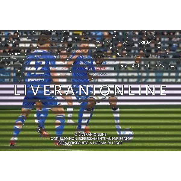 Fabio Fagiolini/LMedia - Empoli FC vs SSC Napoli - italian soccer Serie A match 2021/2022 April 24 2022 - Carlo Castellani stadium Empoli, Italy Empoli FC vs SSC Napoli Photo showing: Andre\' Anguissa (Napoli) against Kristjan Asllani (Empoli) @Fabio Fagiolini/LiveMedia AG ALDO LIVERANI SAS