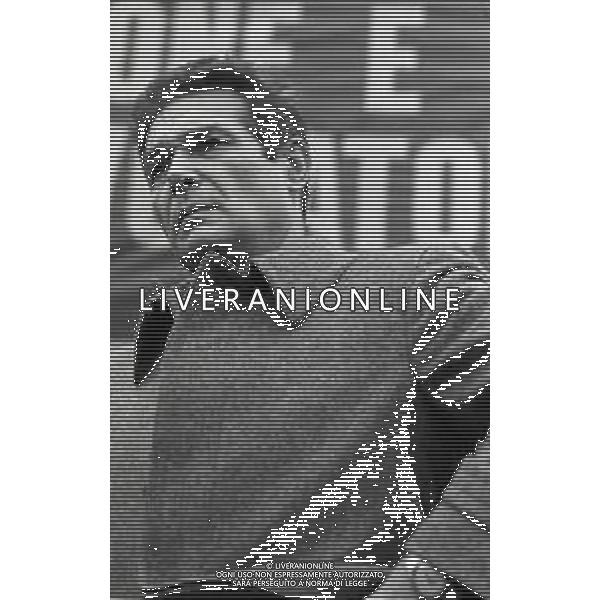 RETROSPETTIVA LUCIANO LAMA POLITICO NELL FOTO LUCIANO LAMA A MILANO IN PIAZZA DUOMO IN UN COMIZIO NELL\'ANNO 1975 AG ALDO LIVERANI SAS