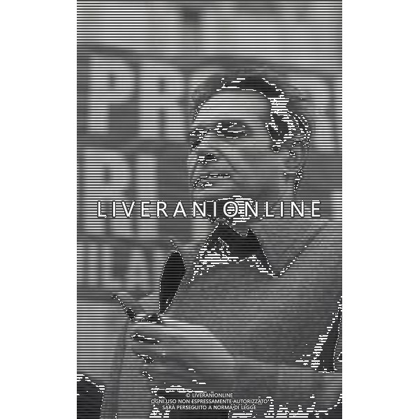 RETROSPETTIVA LUCIANO LAMA POLITICO NELL FOTO LUCIANO LAMA A MILANO IN PIAZZA DUOMO IN UN COMIZIO NELL\'ANNO 1975 AG ALDO LIVERANI SAS