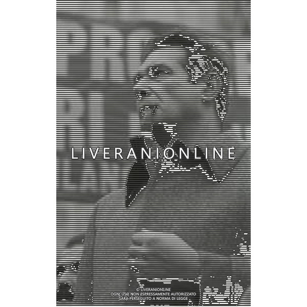 RETROSPETTIVA LUCIANO LAMA POLITICO NELL FOTO LUCIANO LAMA A MILANO IN PIAZZA DUOMO IN UN COMIZIO NELL\'ANNO 1975 AG ALDO LIVERANI SAS