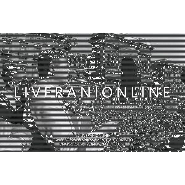 RETROSPETTIVA LUCIANO LAMA POLITICO NELL FOTO LUCIANO LAMA A MILANO IN UN COMIZIO IN PIAZZA DUOMO ALLA PRESENZA DEL SINDACO DI MILANO CARLO TOGNOLI NELL\'ANNO 1980 AG ALDO LIVERANI SAS  