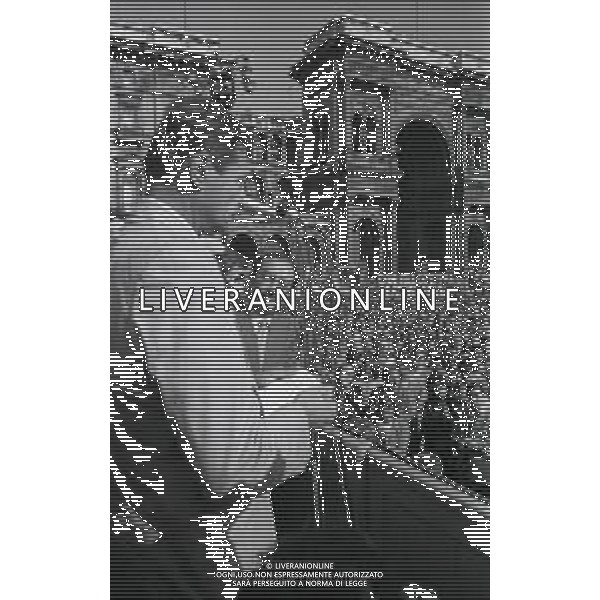 RETROSPETTIVA LUCIANO LAMA POLITICO NELL FOTO LUCIANO LAMA A MILANO IN UN COMIZIO IN PIAZZA DUOMO ALLA PRESENZA DEL SINDACO DI MILANO CARLO TOGNOLI NELL\'ANNO 1980 AG ALDO LIVERANI SAS  