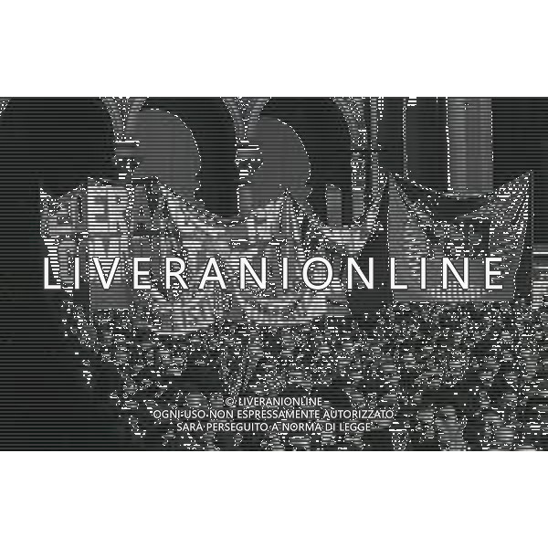 RETROSPETTIVA LUCIANO LAMA POLITICO NELL FOTO LUCIANO LAMA A MILANO IN UN COMIZIO IN PIAZZA DUOMO ALLA PRESENZA DEL SINDACO DI MILANO CARLO TOGNOLI NELL\'ANNO 1980 AG ALDO LIVERANI SAS  