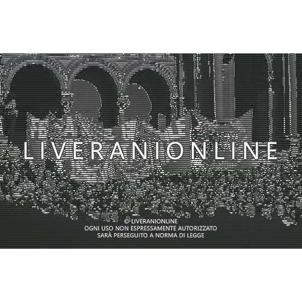 RETROSPETTIVA LUCIANO LAMA POLITICO NELL FOTO LUCIANO LAMA A MILANO IN UN COMIZIO IN PIAZZA DUOMO ALLA PRESENZA DEL SINDACO DI MILANO CARLO TOGNOLI NELL\'ANNO 1980 AG ALDO LIVERANI SAS  