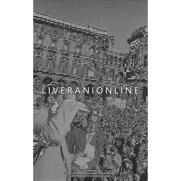 RETROSPETTIVA LUCIANO LAMA POLITICO NELL FOTO LUCIANO LAMA A MILANO IN UN COMIZIO IN PIAZZA DUOMO ALLA PRESENZA DEL SINDACO DI MILANO CARLO TOGNOLI NELL\'ANNO 1980 AG ALDO LIVERANI SAS  