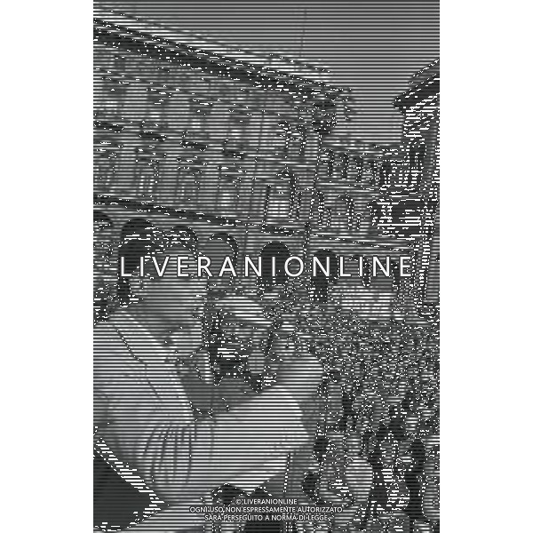 RETROSPETTIVA LUCIANO LAMA POLITICO NELL FOTO LUCIANO LAMA A MILANO IN UN COMIZIO IN PIAZZA DUOMO ALLA PRESENZA DEL SINDACO DI MILANO CARLO TOGNOLI NELL\'ANNO 1980 AG ALDO LIVERANI SAS  