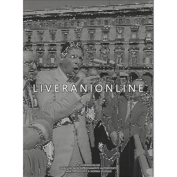 RETROSPETTIVA LUCIANO LAMA POLITICO NELL FOTO LUCIANO LAMA A MILANO IN UN COMIZIO IN PIAZZA DUOMO ALLA PRESENZA DEL SINDACO DI MILANO CARLO TOGNOLI NELL\'ANNO 1980 AG ALDO LIVERANI SAS  