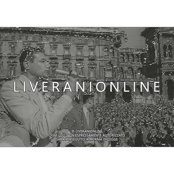 RETROSPETTIVA LUCIANO LAMA POLITICO NELL FOTO LUCIANO LAMA A MILANO IN UN COMIZIO IN PIAZZA DUOMO ALLA PRESENZA DEL SINDACO DI MILANO CARLO TOGNOLI NELL\'ANNO 1980 AG ALDO LIVERANI SAS  