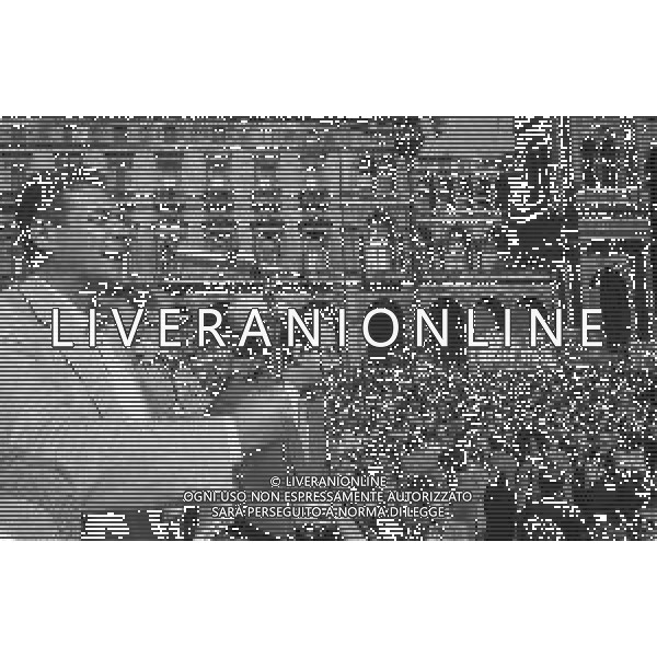 RETROSPETTIVA LUCIANO LAMA POLITICO NELL FOTO LUCIANO LAMA A MILANO IN UN COMIZIO IN PIAZZA DUOMO ALLA PRESENZA DEL SINDACO DI MILANO CARLO TOGNOLI NELL\'ANNO 1980 AG ALDO LIVERANI SAS  