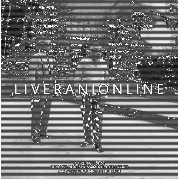 RETROSPETTIVA PIETRO NENNI POLITICO NELLA FOTO NENNI PIETRO A LURISIA IN VACANZA IL 12-08-1964 GIOCA A BOCCE AG ALDO LIVERANI SAS