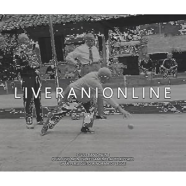 RETROSPETTIVA PIETRO NENNI POLITICO NELLA FOTO NENNI PIETRO A LURISIA IN VACANZA IL 12-08-1964 GIOCA A BOCCE AG ALDO LIVERANI SAS