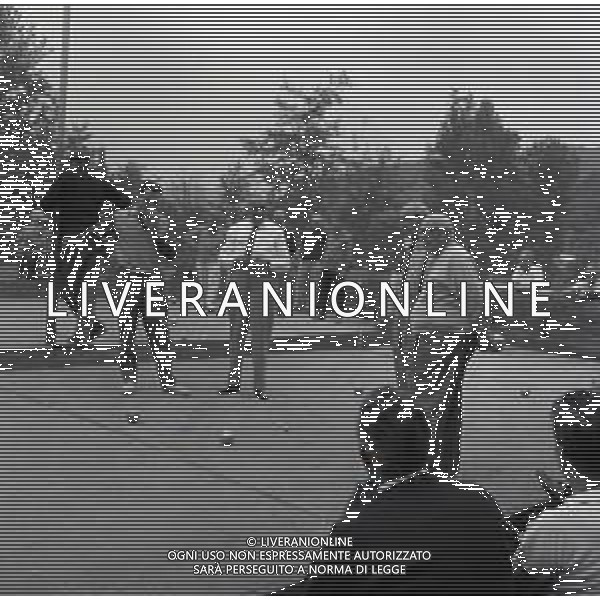 RETROSPETTIVA PIETRO NENNI POLITICO NELLA FOTO NENNI PIETRO A LURISIA IN VACANZA IL 12-08-1964 GIOCA A BOCCE AG ALDO LIVERANI SAS