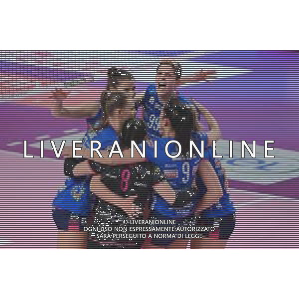 © TVRG esultanza Novara dopo un punto AGIL Volley Igor Gorgonzola Novara vs Vero Volley Monza Novara 27-04-2022 Pala Igor Gorgonzola campionato femminile Serie A1 gara 3 semifinale playoff foto Roberto Garavaglia/ag. Aldo Liverani sas