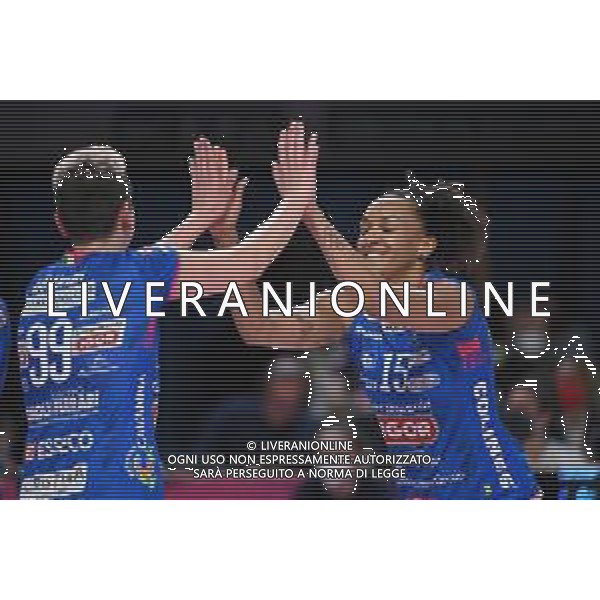 ¬© TVRG Ebrar Karakurt (AGIL Volley Novara) SX e Haleigh Washington (AGIL Volley Novara) DX AGIL Volley Igor Gorgonzola Novara vs Vero Volley Monza Novara 27-04-2022 Pala Igor Gorgonzola campionato femminile Serie A1 gara 3 semifinale playoff foto Roberto Garavaglia/ag. Aldo Liverani sas/AGENZIA ALDO LIVERANI SAS