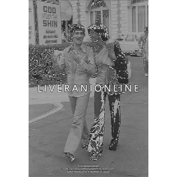 RETROSPETTIVA NINETTO DAVOLI ATTORE NELLA FOTO CON L\'ATTRICE INES PELLEGRINI AL FESTIVAL DI CANNES NEL 1974 ©Archivio Giovanni Liverani/AG ALDO LIVERANI SAS