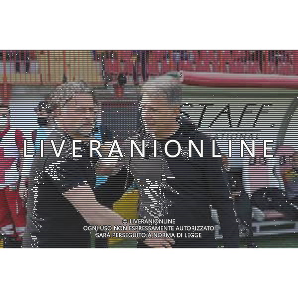 VICENZA - LECCE CAMPIONATO CALCIO SERIE BKT 30.04.2022 NELLA FOTO FRANCESCO BALDINI ALLENATORE VICENZA CON MARCO BARONI ALLENATORE LECCE AGENZIA ALDO LIVERANI SAS