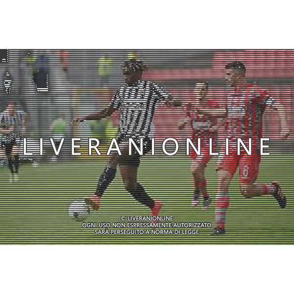 ¬© TVRG Frank Tsajout (Ascoli) e sulla DX Luca Ravanelli (Cremonese) Cremonese vs Ascoli Cremona 30-04-2022 Stadio Giovanni Zini Campionato Serie BKT - 37a giornata foto Roberto Garavaglia/ag. Aldo Liverani sas/AGENZIA ALDO LIVERANI SAS