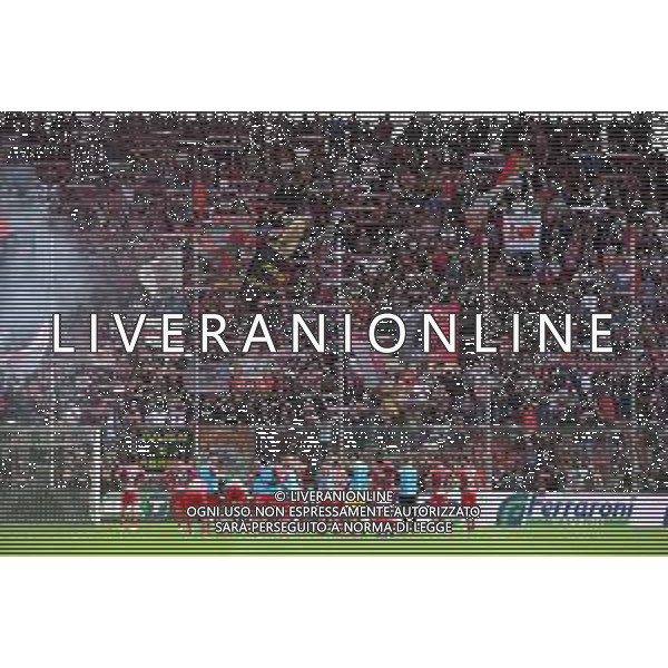 © TVRG delusione Cremonese sotto la curva dei tifosi a fine gara Cremonese vs Ascoli Cremona 30-04-2022 Stadio Giovanni Zini Campionato Serie BKT - 37a giornata foto Roberto Garavaglia/ag. Aldo Liverani sas/AGENZIA ALDO LIVERANI SAS