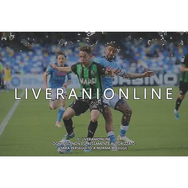 Lorenzo Insigne of SSC NAPOLI competes for the ball with Maxime Lopez of US SASSUOLO - NAPOLI - SASSUOLO CAMPIONATO CALCIO SERIE A TIM 30.04.2022 ©Luca Amedeo Bizzarri/LMedia/AGENZIA ALDO LIVERANI SAS