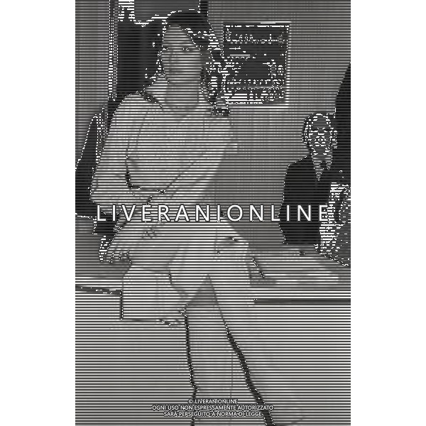 RETROSPETTIVA MARIA ROSARIA OMAGGIO ATTRICE NELLA FOTO MARIA ROSARIA OMAGGIO NELL\'ANNO 1975 A MILANO IN RAI AG ALDO LIVERANI SAS